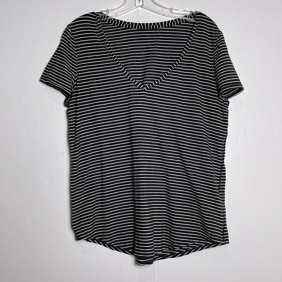 Lululemon Women's Love Tee V Neck Short Sleeve T-Shirt Black White Stripe - Picture 3 of 10